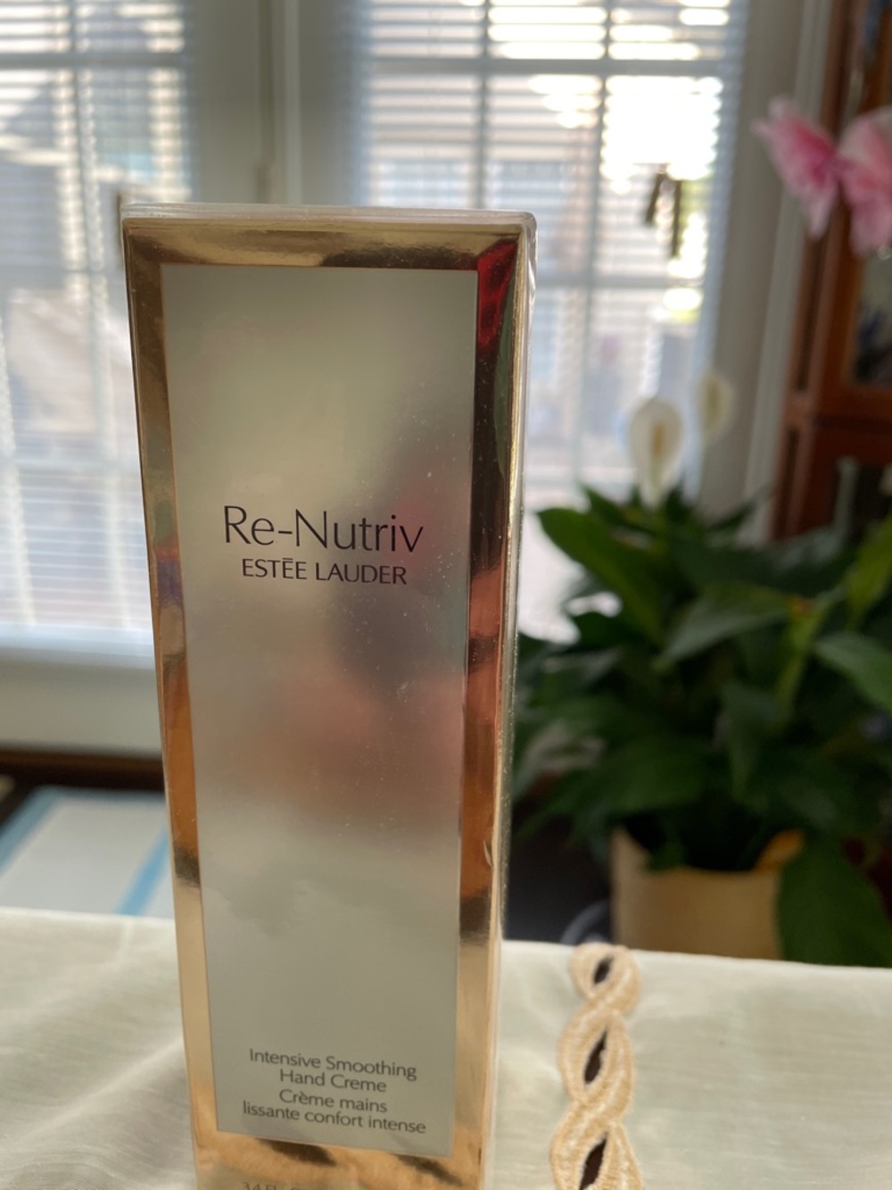 Estée Lauder Re-Nutriv Hand Creme in Gold and Silver Packaging